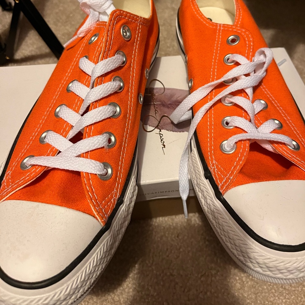 Unisex converse All stars never worn mens 6.5 Women’s 8.5